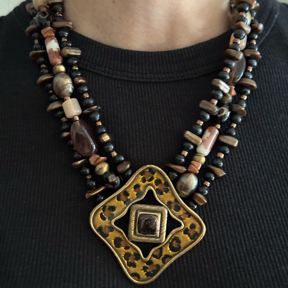 Chico’s Elegant Black and Gold Necklace with Geometric Centerpiece